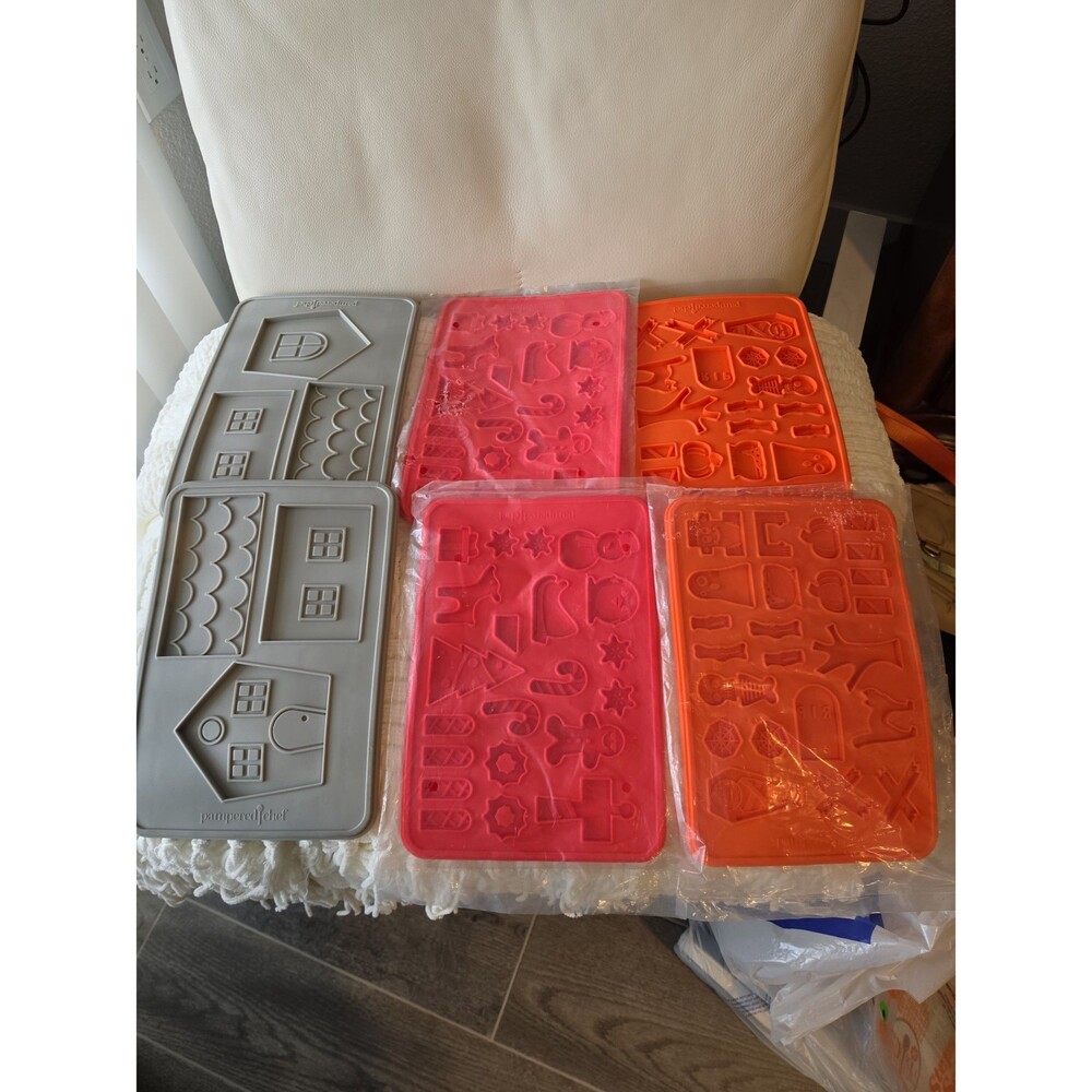 NWT Pampered Chef Silicone Cookie Molds and Pretzel Mat